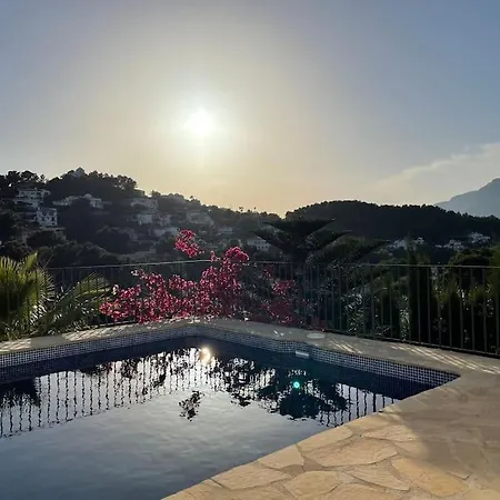 La Montaya Villa *